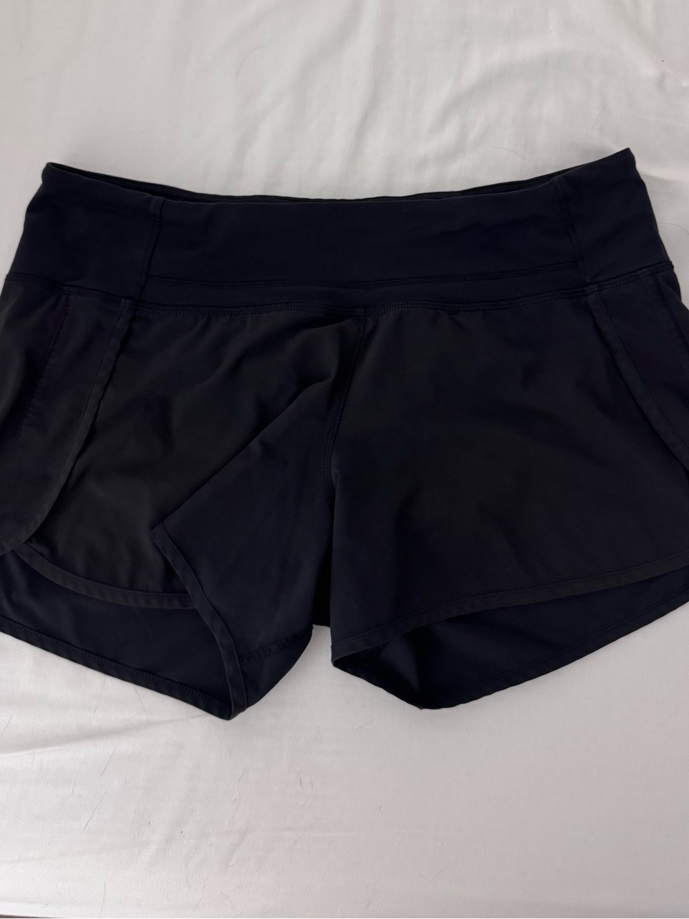 Lululemon Speed Up Mid Rise lined shorts - size 8